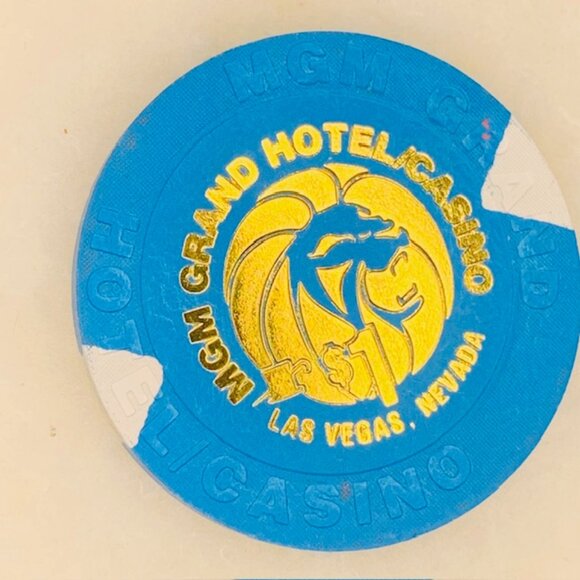 MGM GRAND Casino Chip Las Vegas $1 Lucky Gift Charm Coin Card Protector Gamble 1 - Picture 1 of 4